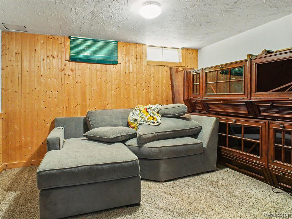 428 Carrie Drive, Flushing, MI 48433 — Photo 14