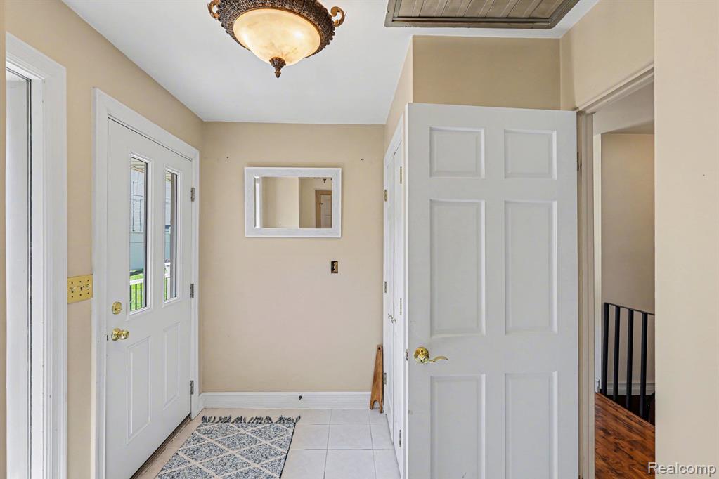 2596 N Williams Lake Road, Waterford, MI 48327 — Photo 18