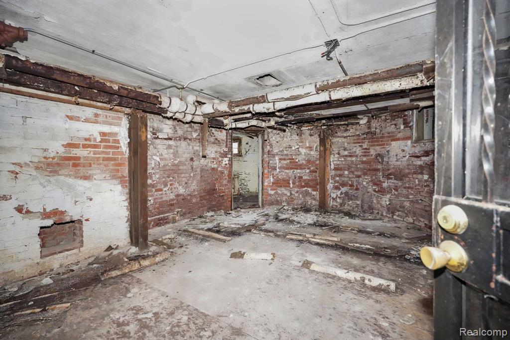 649 VAN DYKE Street, Detroit, MI 48214 — Photo 52