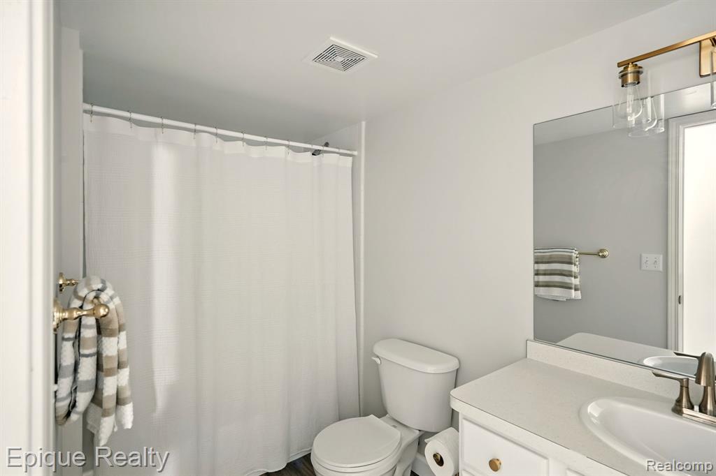 4977 OAK HILL Drive, Waterford, MI 48329 — Photo 17