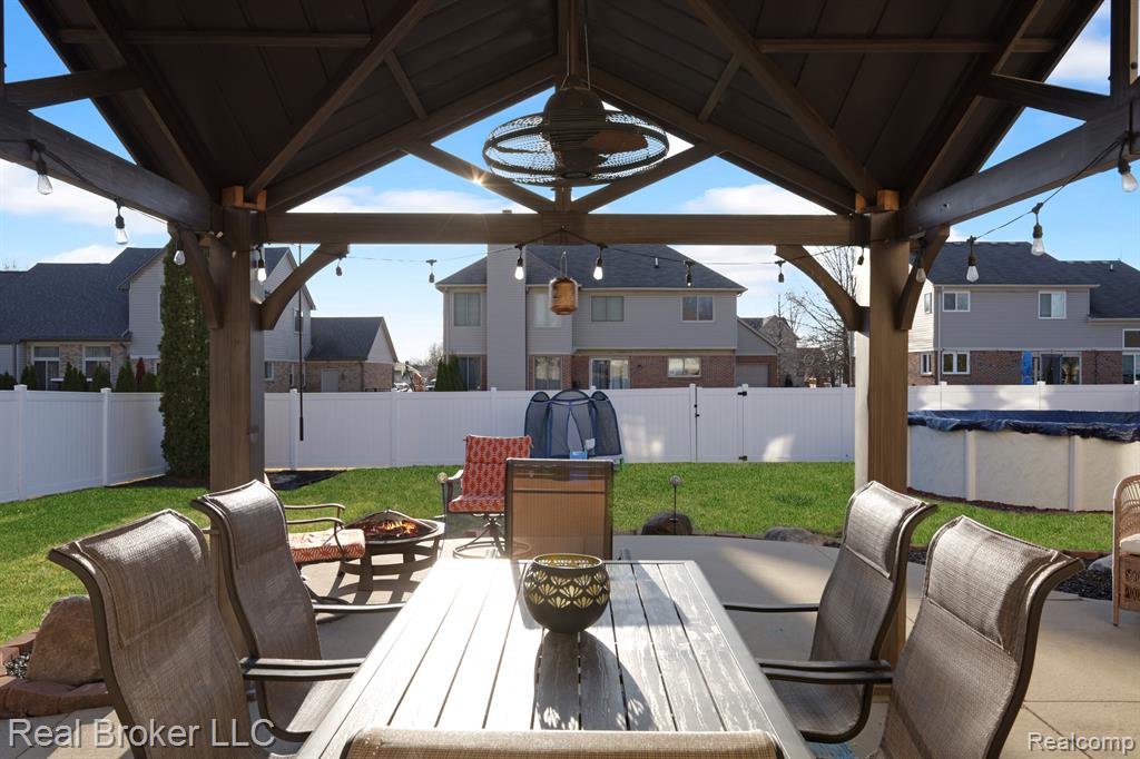 52391 WALNUT Drive, Chesterfield, MI 48047 — Photo 33