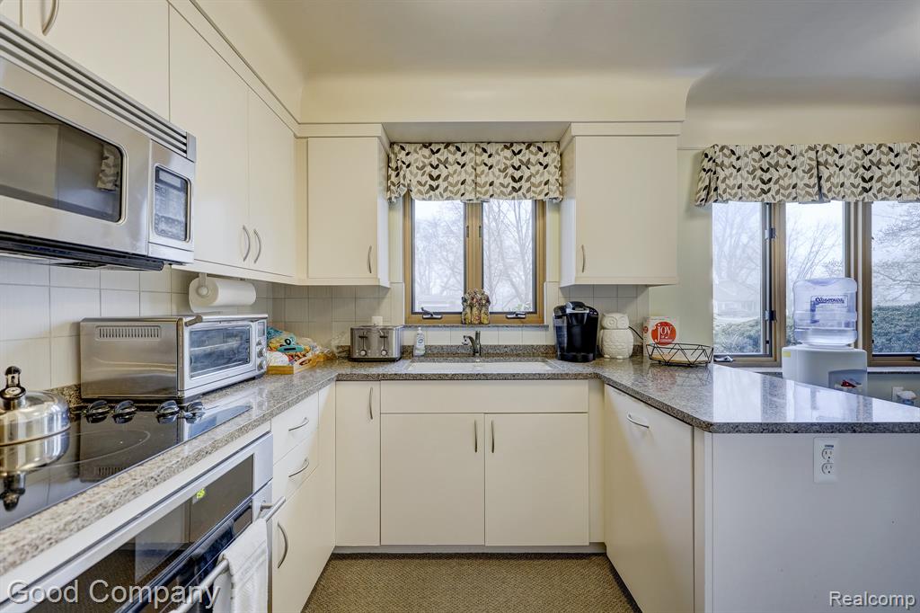 1557 Lochmoor Boulevard, Grosse Pointe Woods, MI 48236 — Photo 20