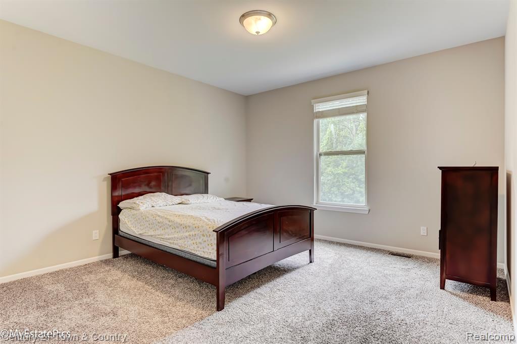 50784 SEVILLA Circle, Novi, MI — Photo 32