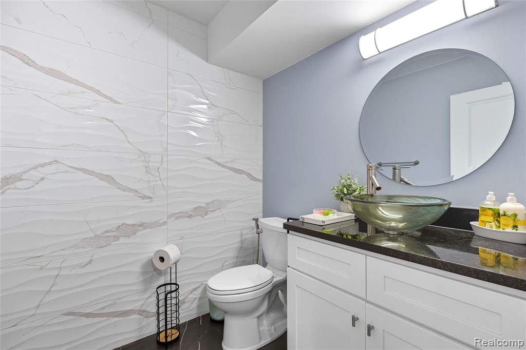 629 Ashley Circle, Rochester Hills, MI 48307 — Photo 14