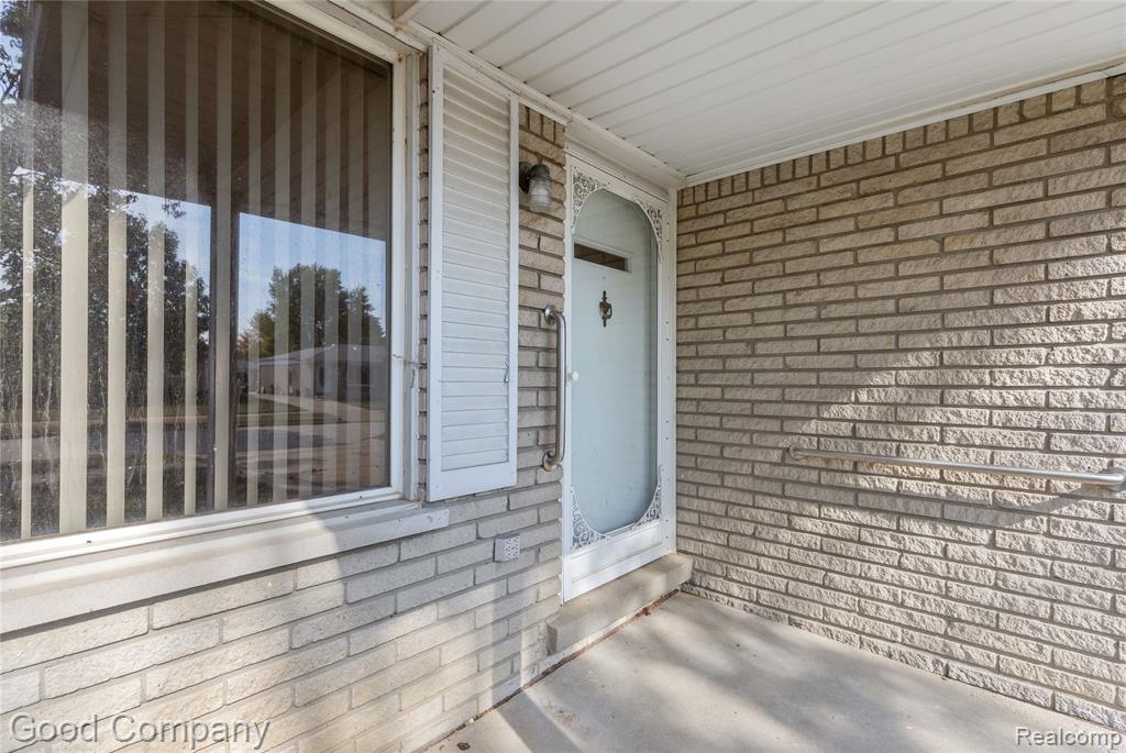 22048 Hampton Court, Woodhaven, MI 48183 — Photo 3