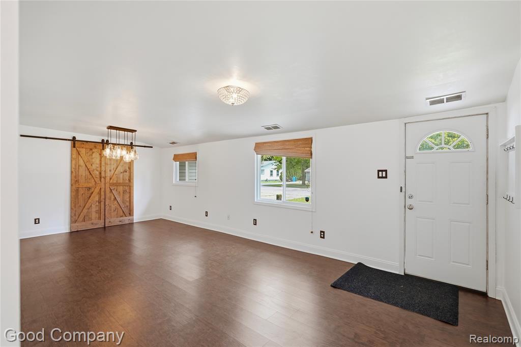 3130 Greenlawn Avenue, Commerce Twp, MI 48382 — Photo 5