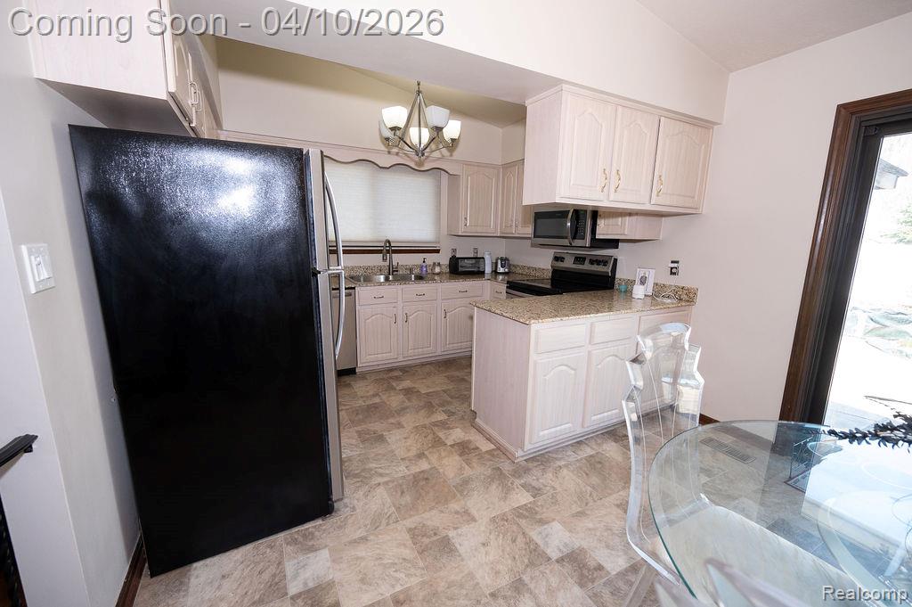 14284 Balmoral Street, Riverview, MI 48193 — Photo 11