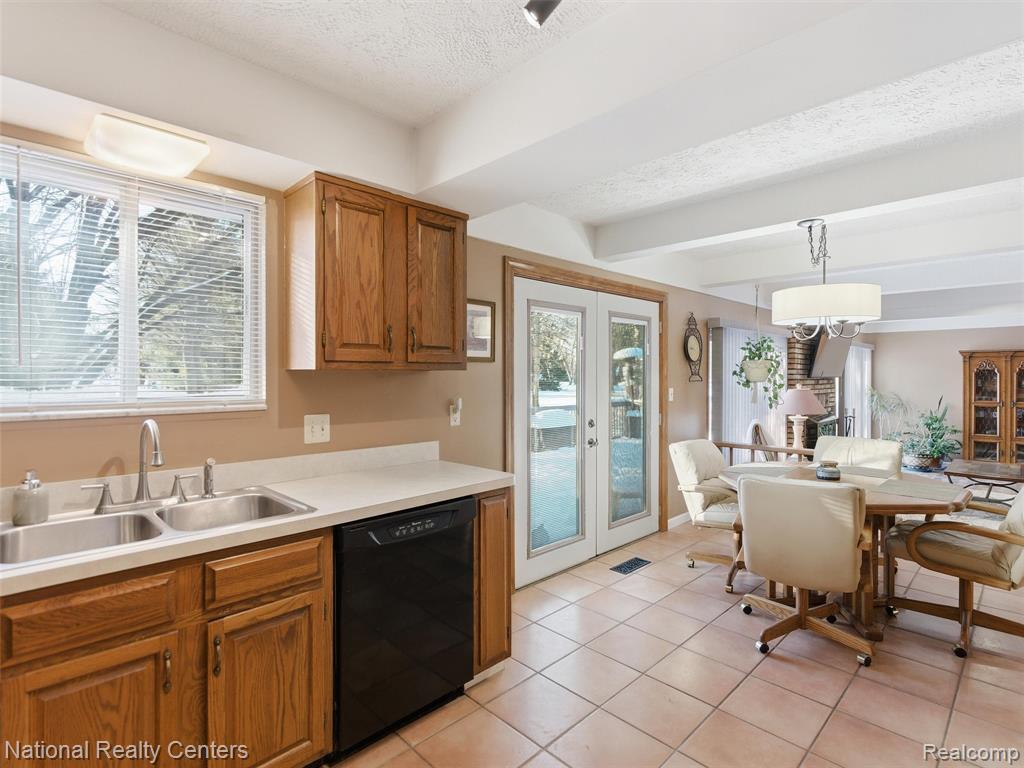 5470 Jamestown Road, Utica, MI 48317 — Photo 21