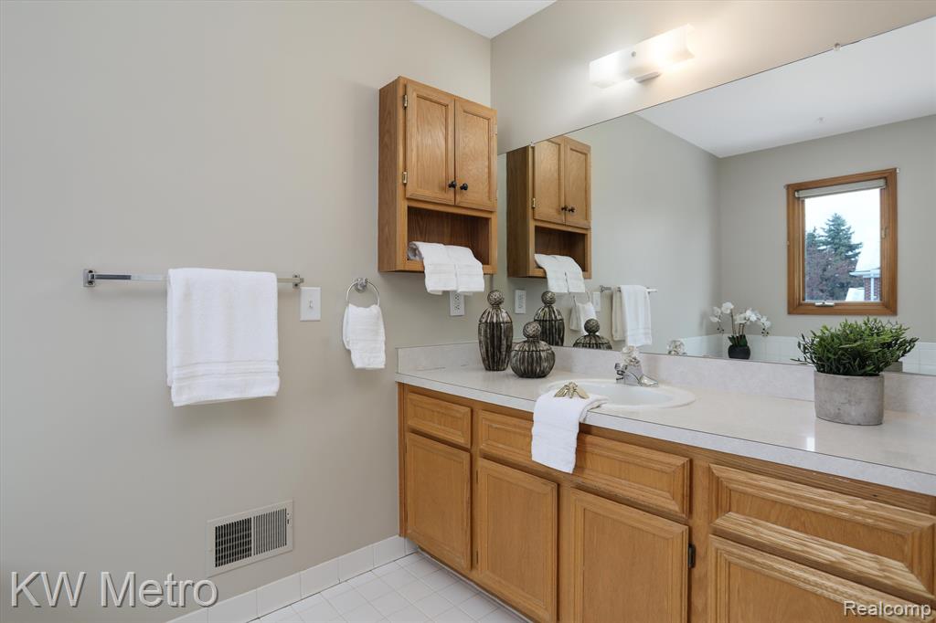 53495 POINSETTIA Drive, Macomb, MI 48042 — Photo 29