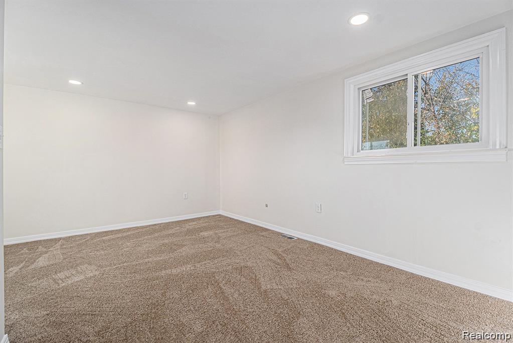 408 W Jarvis Avenue, Hazel Park, MI 48030 — Photo 19