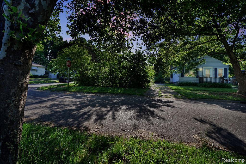 4201 Brunswick Avenue, Flint, MI 48507 — Photo 12