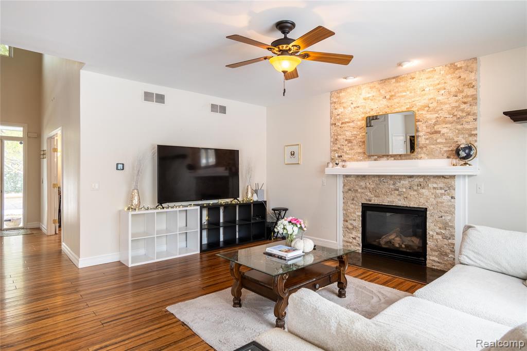 48850 Village Drive, Macomb, MI 48044 — Photo 14