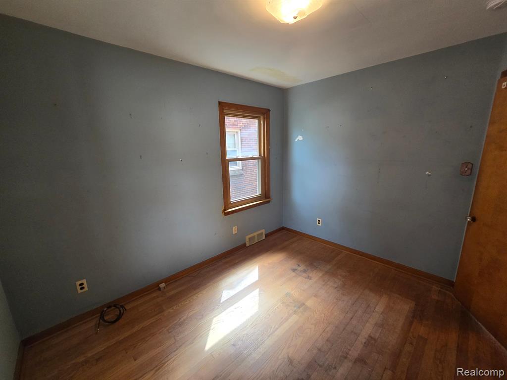 950 N YORK Street, Dearborn, MI 48128 — Photo 18