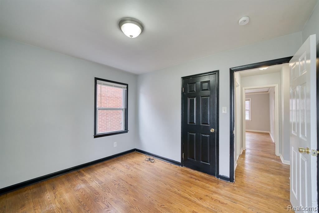 605 E EVELYN Avenue, Hazel Park, MI 48030 — Photo 13