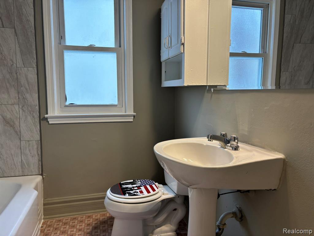 8149 Standard, Center Line, MI 48015 — Photo 10
