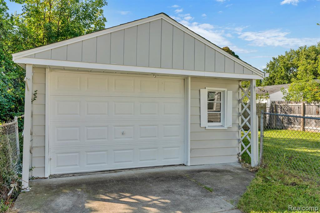 619 VERMILYA Avenue, Flint, MI 48507 — Photo 26
