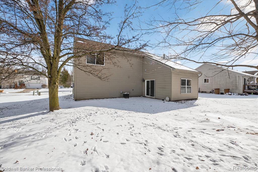 639 Andover Woods Drive, Fenton, MI 48430 — Photo 30