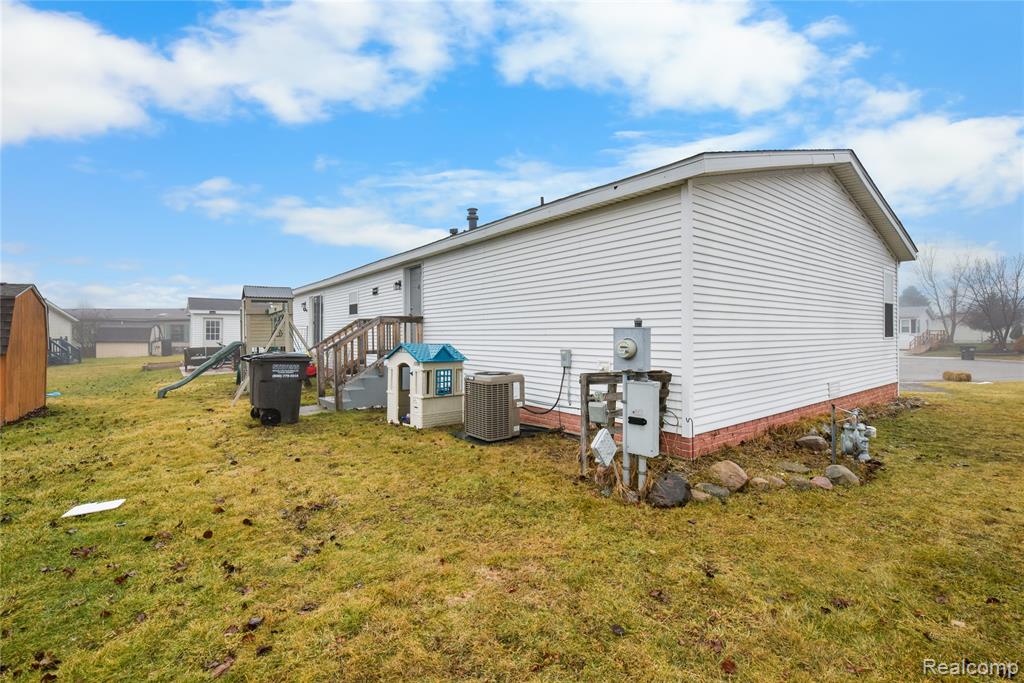 2330 CHARTER OAK Court, Newport, MI 48166 — Photo 47