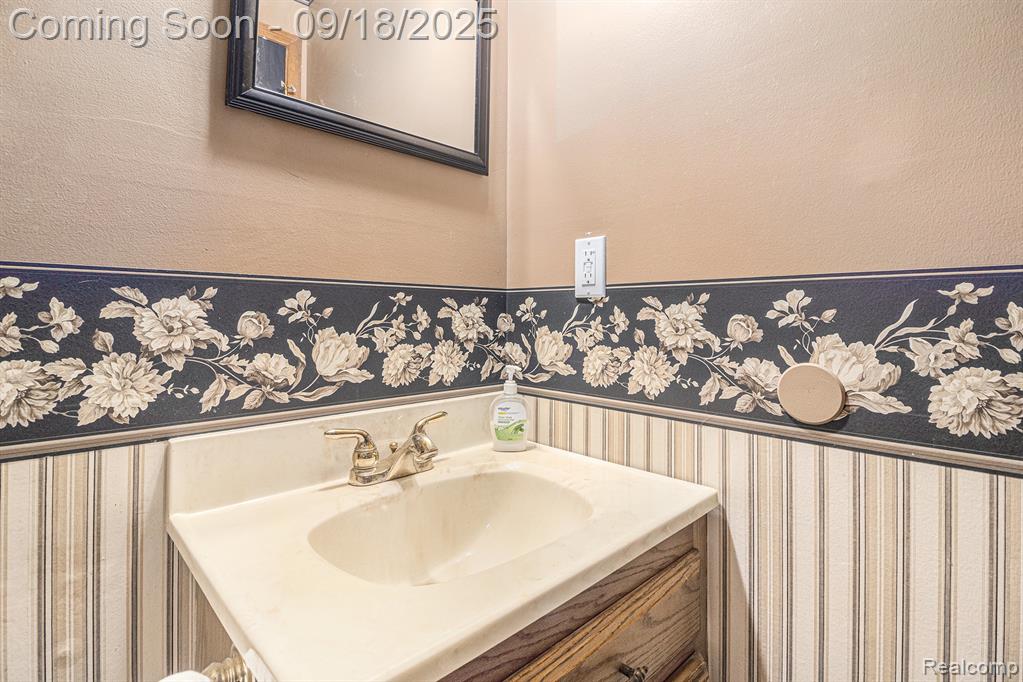 15721 Kristin Lane, Riverview, MI 48193 — Photo 16