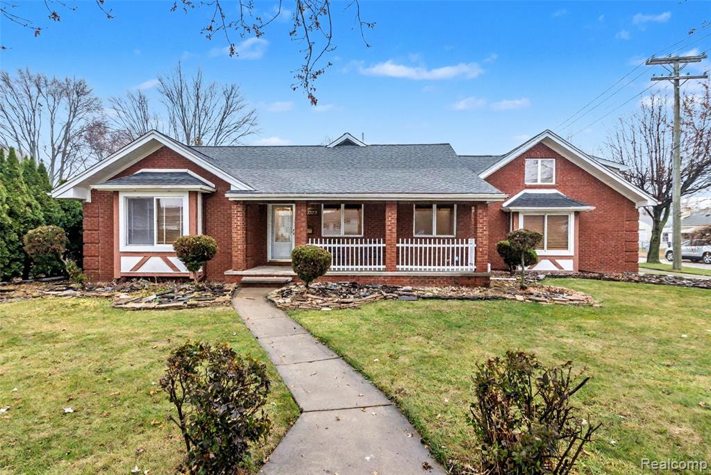 30000 Oakgrove Street, Saint Clair Shores, MI 48082