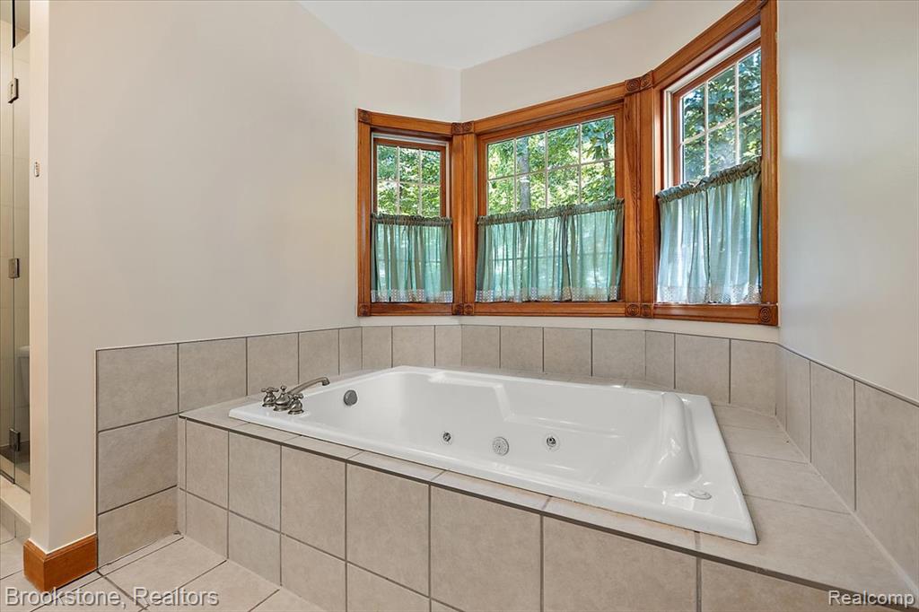 55520 Katie, New Hudson, MI 48165 — Photo 23