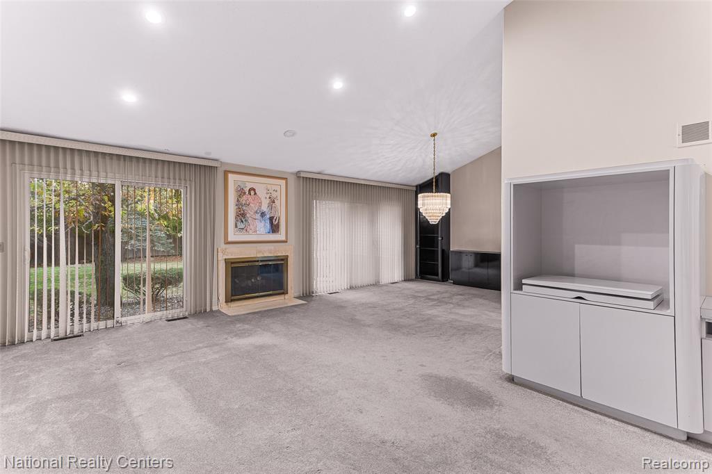 6904 Pebble Park Circle, West Bloomfield, MI — Photo 12