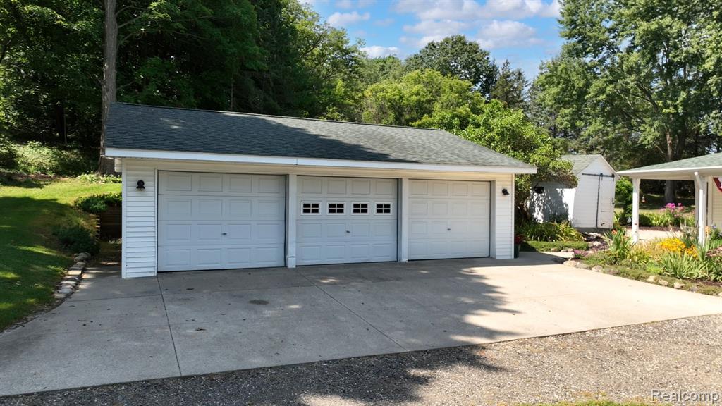 371 N Ortonville Road, Ortonville, MI 48462 — Photo 55