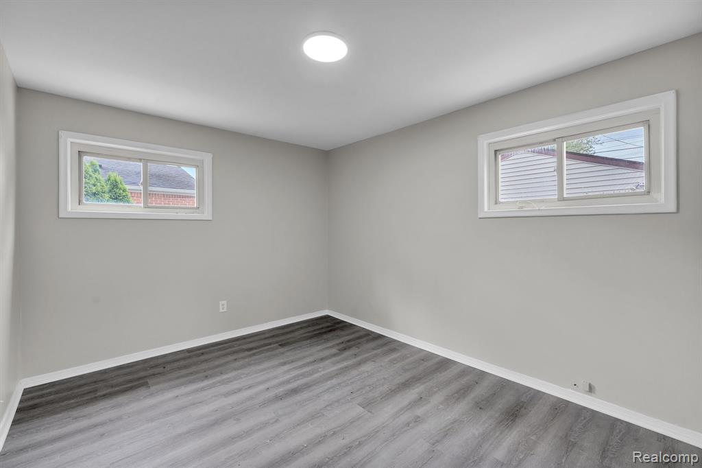 4934 McKinley Street, Dearborn Heights, MI 48125 — Photo 23
