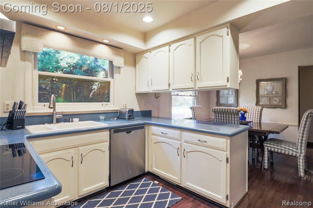 5349 Greenbriar Drive, West Bloomfield, MI 48323 — Photo 17