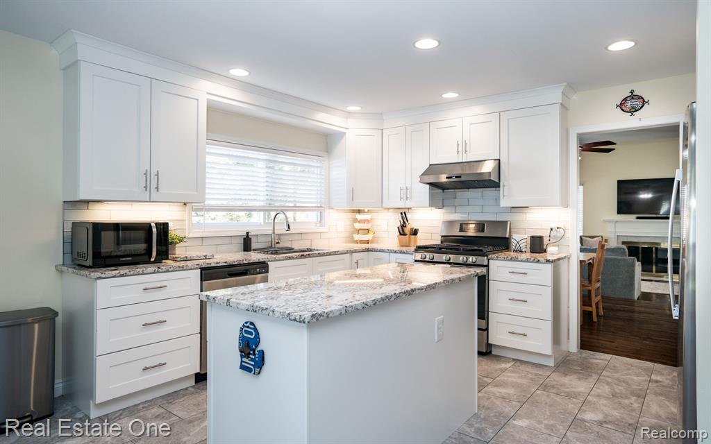 4995 Stoddard Drive, Troy, MI 48085 — Photo 9