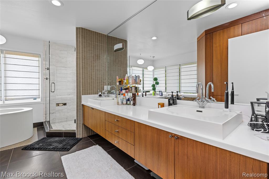 7102 Alta Vista Drive, West Bloomfield, MI — Photo 36
