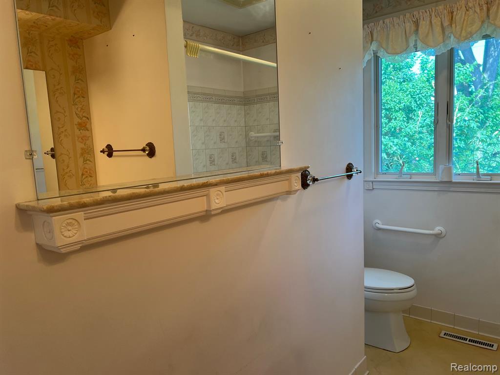 5198 Worchester Drive, Swartz Creek, MI 48473 — Photo 14