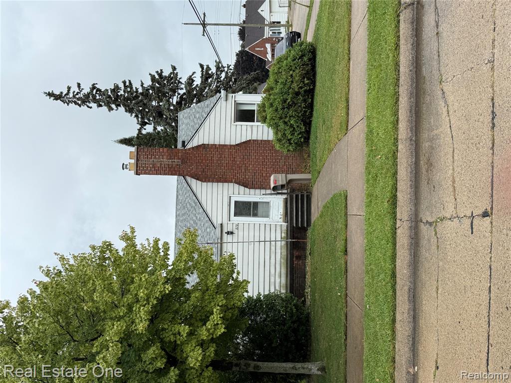 879 Highland Avenue, Lincoln Park, MI 48146 — front exterior