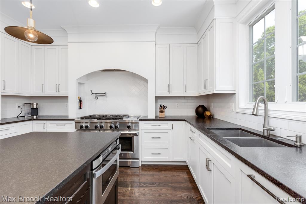 578 WOODLAND Street, Birmingham, MI 48009 — Photo 19