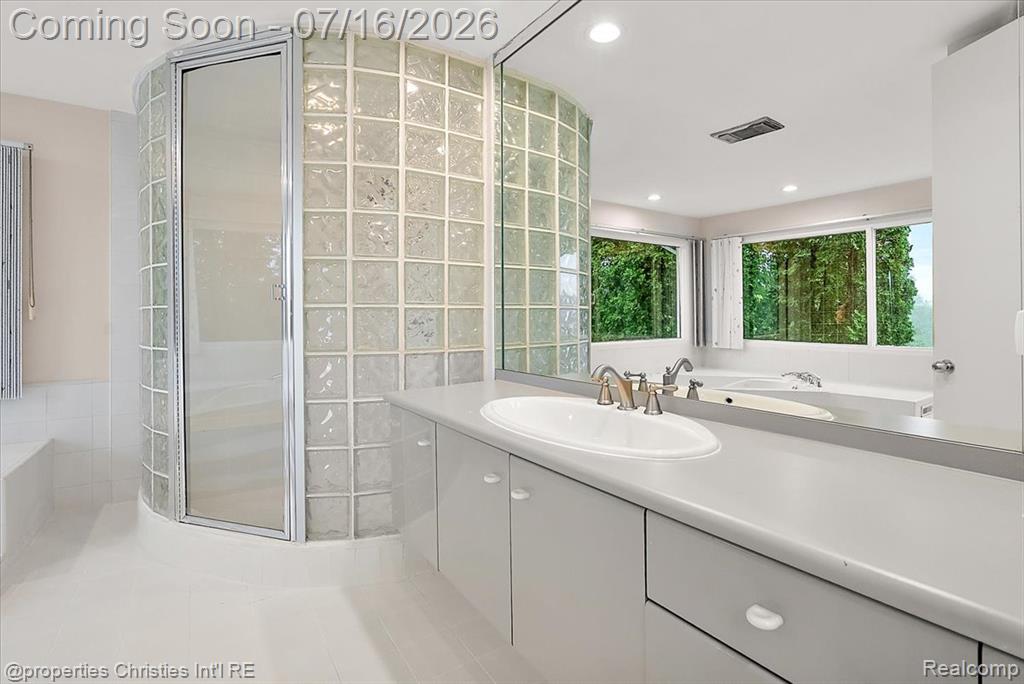 4948 Champlain Circle, West Bloomfield, MI 48323 — Photo 35
