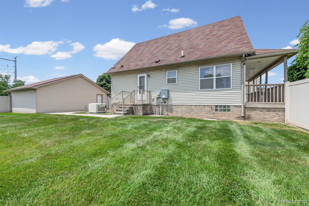 941 Pine Street, Wyandotte, MI 48192 — Photo 31