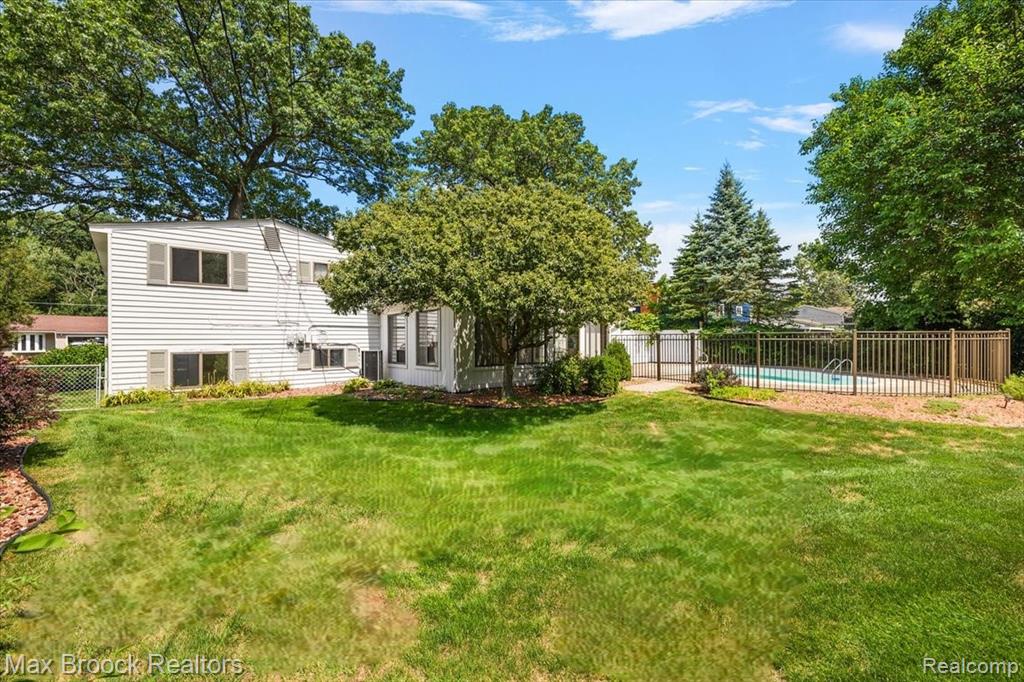 8741 Buffalo Drive, Commerce Twp, MI 48382 — Photo 22