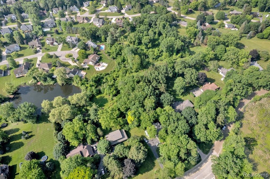 6875 Hubbard Road, Clarkston, MI 48348 — Photo 9