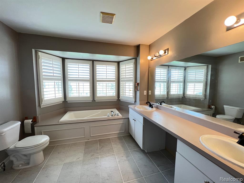 4174 HUNTERS Circle E, Canton, MI 48188 — Photo 15