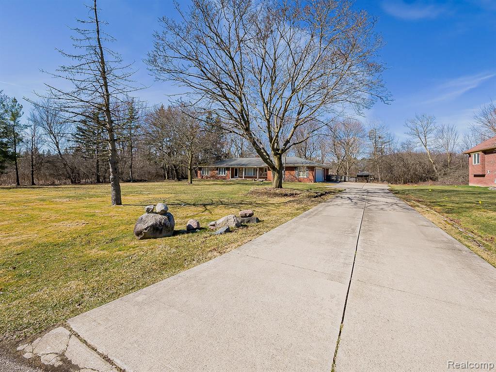 7380 Villamuer Road, West Bloomfield, MI — Photo 2