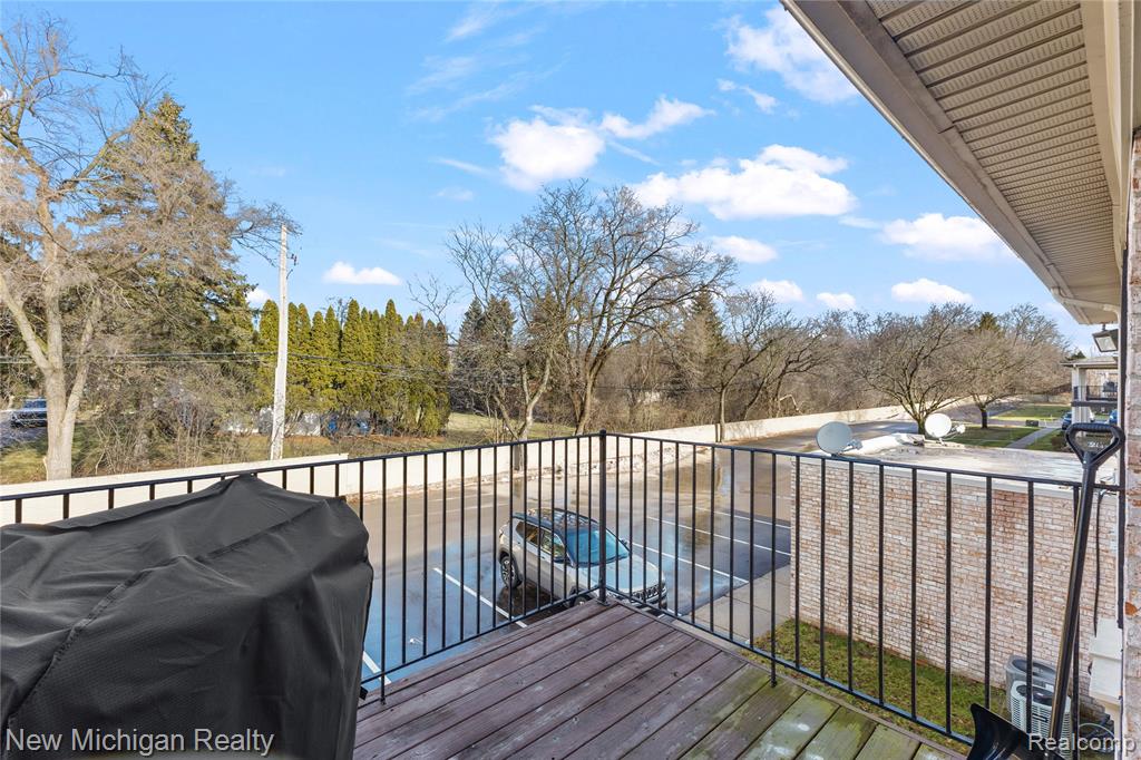 6103 Orchard Lake Road, 201, West Bloomfield, MI — Photo 4
