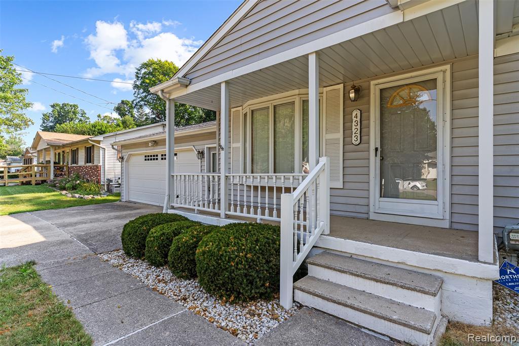 4323 Ashlawn Drive, Flint, MI 48507 — Photo 5