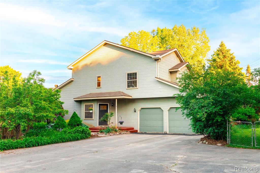 751 Lochaven Road, Waterford, MI 48327 — Photo 2