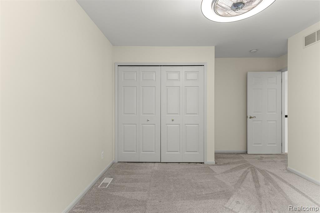 23395 Mission Lane, Farmington, MI 48335 — Photo 36