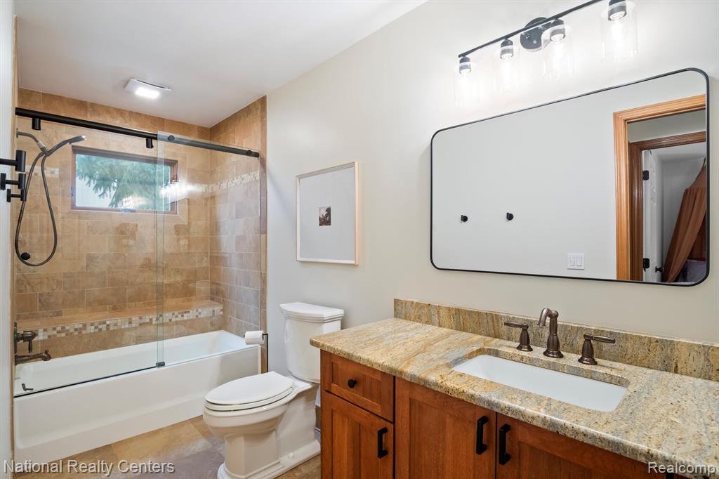 4049 PINESTEAD Drive, Commerce Twp, MI 48390 — Photo 34