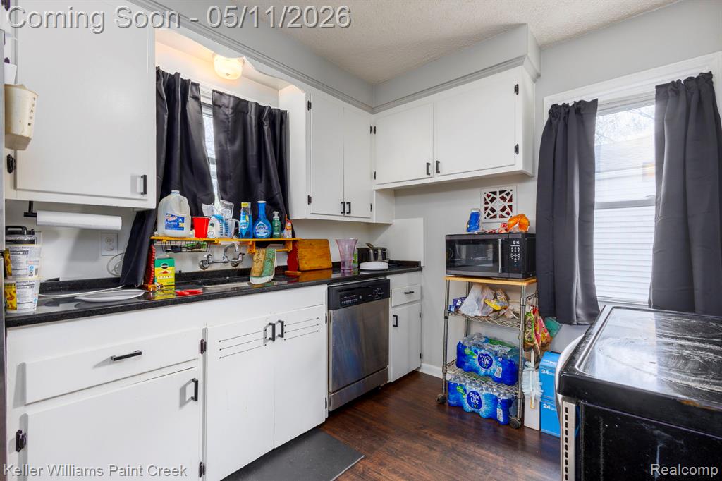 14211 Manhattan Street, Oak Park, MI 48237 — Photo 12