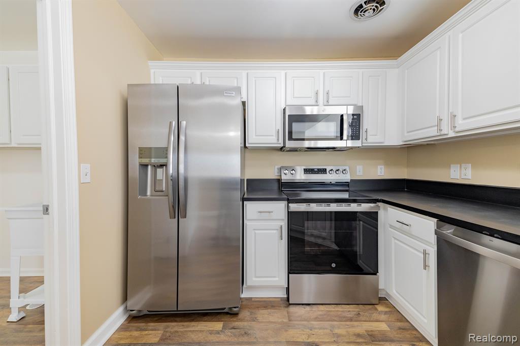 491 MULBERRY Street, Wyandotte, MI 48192 — Photo 14