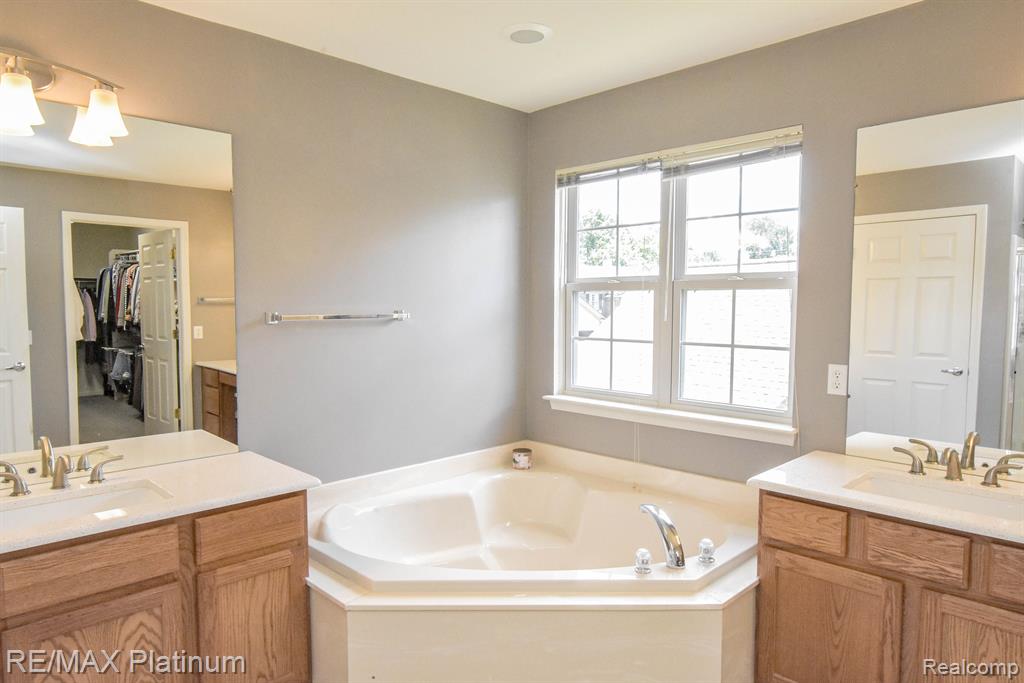 4237 MERRIMAN Loop, Howell, MI 48843 — Photo 36