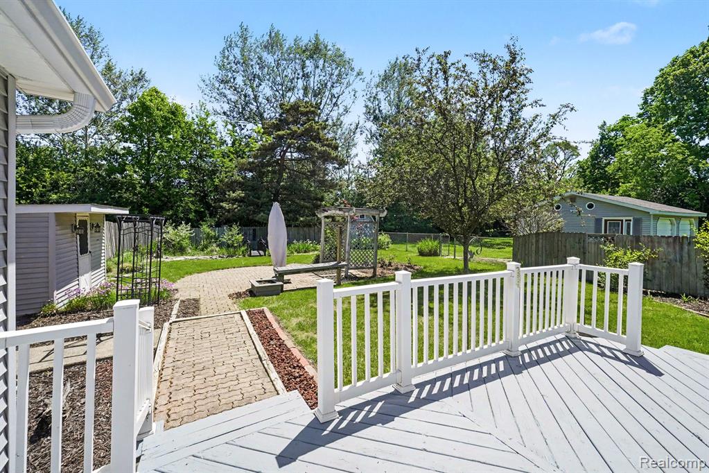 4023 S Genesee Road, Grand Blanc, MI 48439 — Photo 32