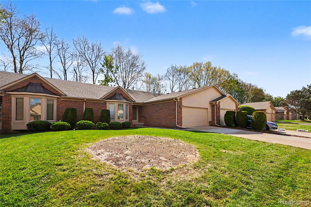 41302 Fortuna Drive E, Clinton Twp, MI 48038 — Photo 4